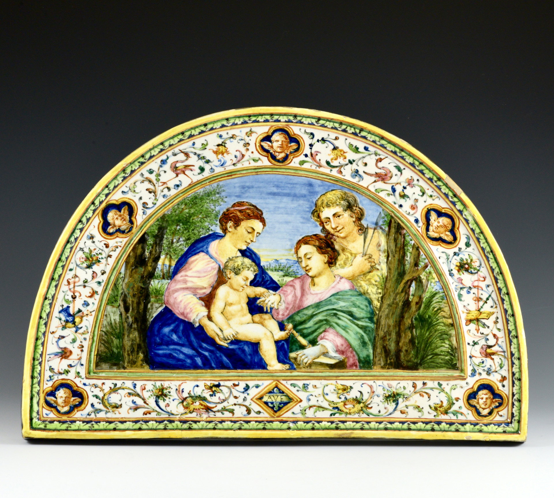 Lunette au-dessus de la porte représentant Le Mariage mystique de Sainte Catherine d'Alexandrie en présence de Saint Sébastien (d'après le Corrège) - Manifattura Minghetti, fin du XIXe - début du XXe siècle